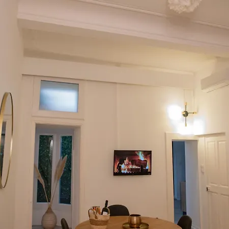 De Charme En Plein Coeur D'avignon Apartment *